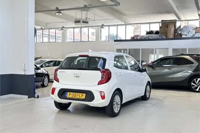 Kia Picanto (2022) thumbnail 5