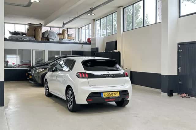 Peugeot 208 (2021) thumbnail 5