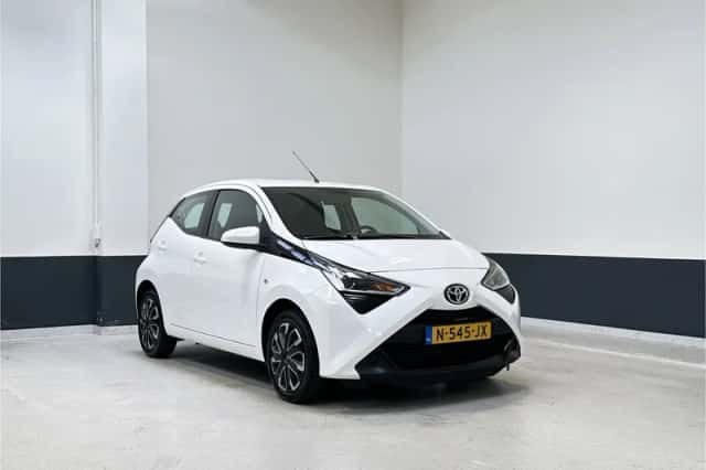 Toyota Aygo (2021) thumbnail 1