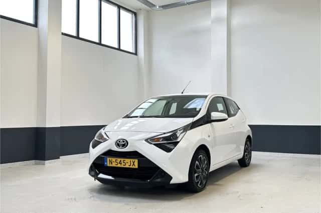 Toyota Aygo (2021) thumbnail 2