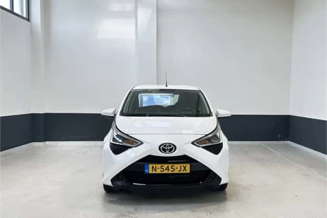 Toyota Aygo (2021) thumbnail 3