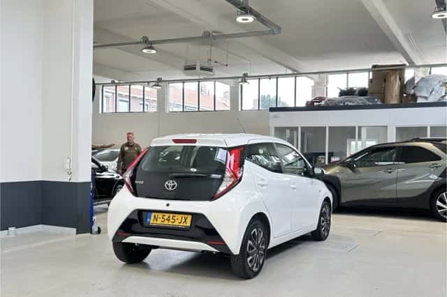 Toyota Aygo (2021) thumbnail 5