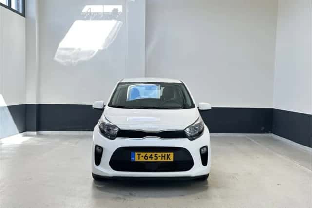 Kia Picanto (2023) thumbnail 3