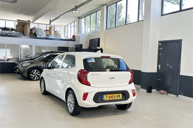 Kia Picanto (2023) thumbnail 6