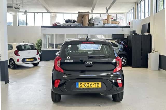 Kia Picanto (2023) thumbnail 5