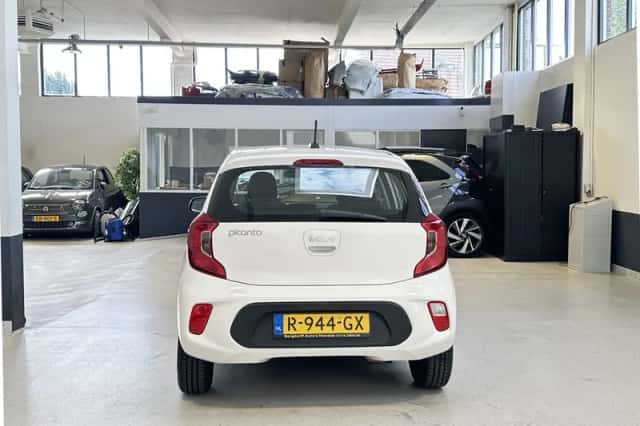 Kia Picanto (2022) thumbnail 4
