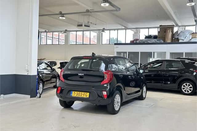 Kia Picanto (2023) thumbnail 6