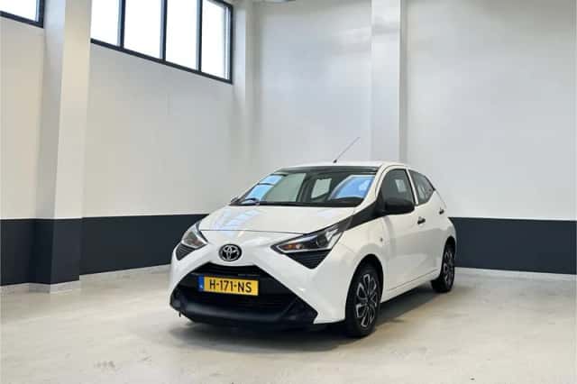 Toyota Aygo (2020) thumbnail 2