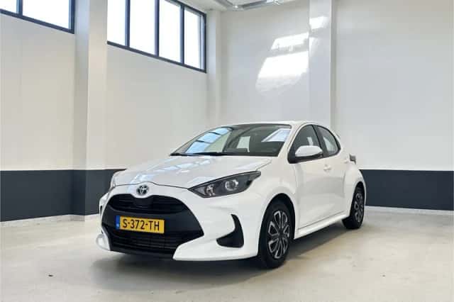 Toyota Yaris (2023) thumbnail 2