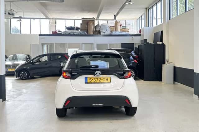 Toyota Yaris (2023) thumbnail 4