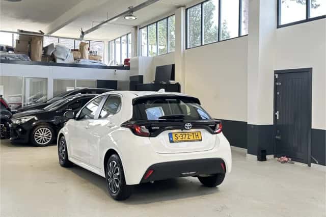 Toyota Yaris (2023) thumbnail 5