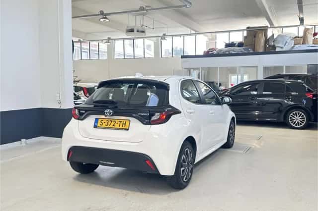 Toyota Yaris (2023) thumbnail 6