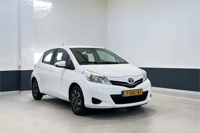 Toyota Yaris (2013) thumbnail 1