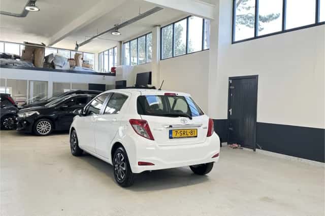 Toyota Yaris (2013) thumbnail 6