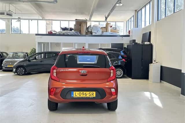 Kia Picanto (2021) thumbnail 4