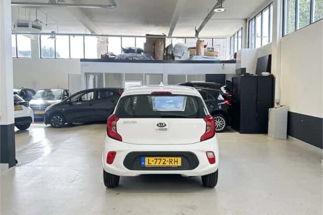 Kia Picanto (2021) thumbnail 4