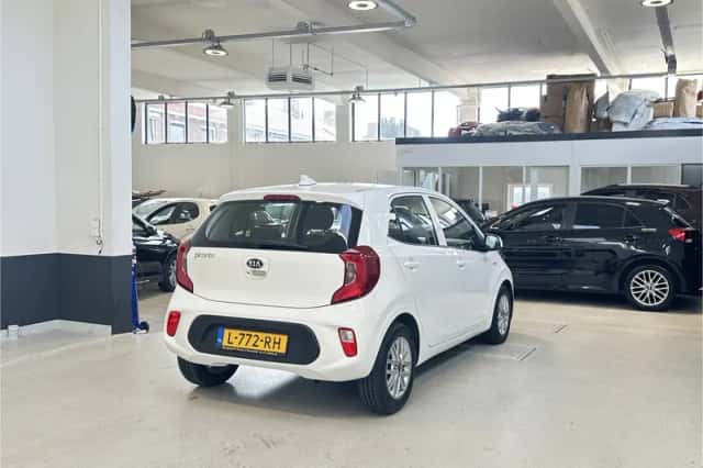 Kia Picanto (2021) thumbnail 5