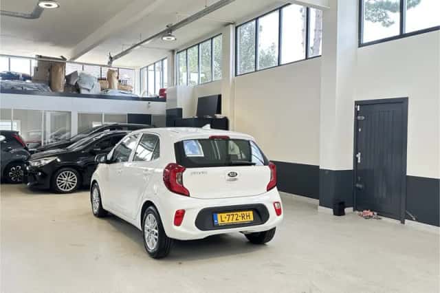 Kia Picanto (2021) thumbnail 6