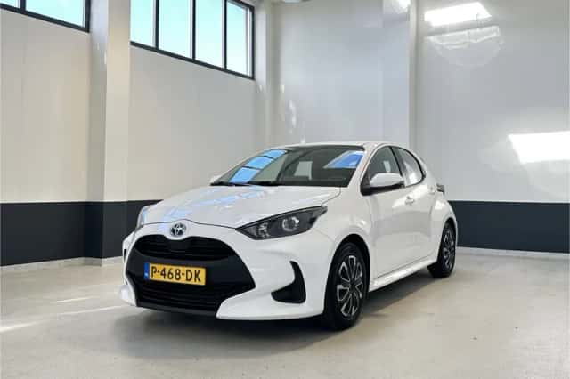 Toyota Yaris (2022) thumbnail 2