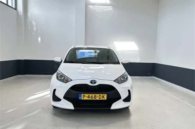 Toyota Yaris (2022) thumbnail 3