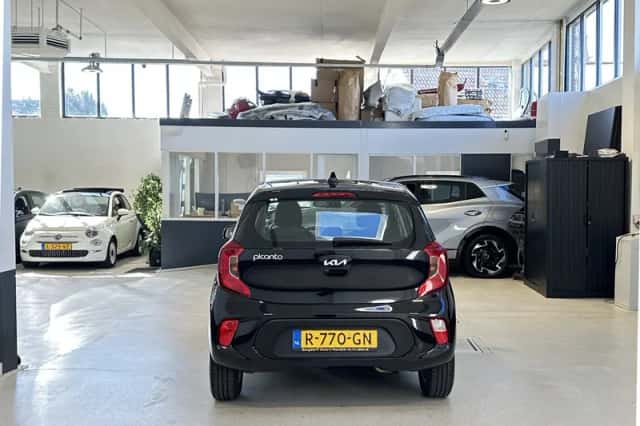 Kia Picanto (2022) thumbnail 4