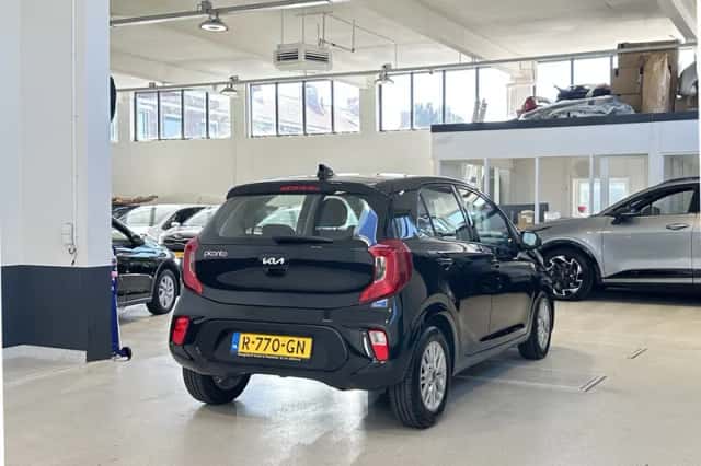 Kia Picanto (2022) thumbnail 5