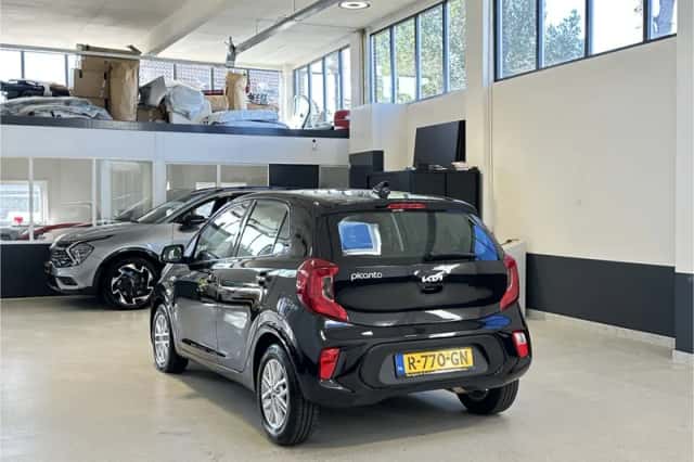 Kia Picanto (2022) thumbnail 6