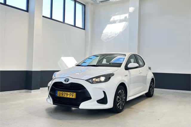 Toyota Yaris (2020) thumbnail 2