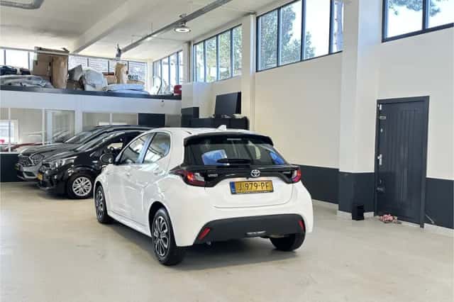 Toyota Yaris (2020) thumbnail 5