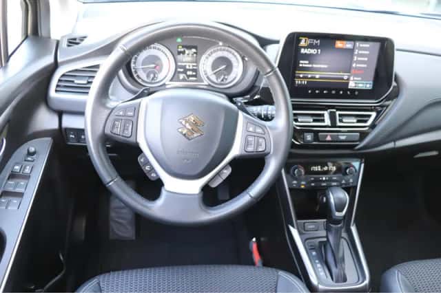 Suzuki S-Cross (2023) thumbnail 3