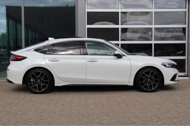 Honda Civic (2024) thumbnail 2