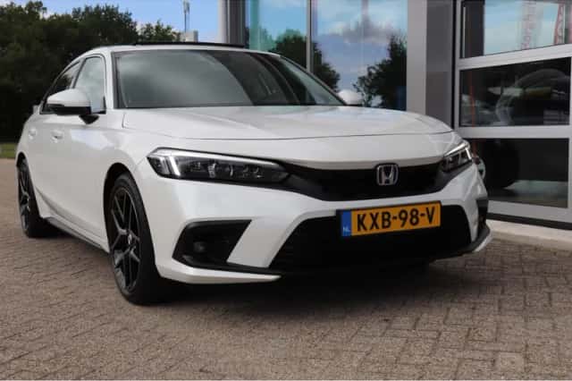 Honda Civic (2024) thumbnail 3