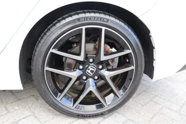 Honda Civic (2024) thumbnail 6