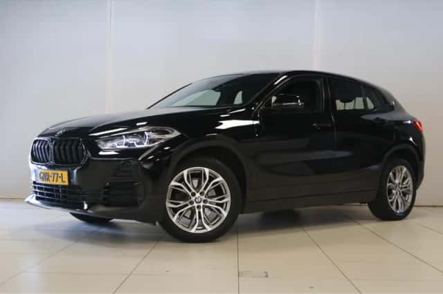 BMW X2 (2021) thumbnail 2