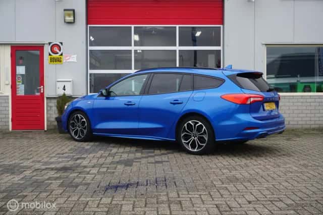 Ford Focus (2020) thumbnail 3
