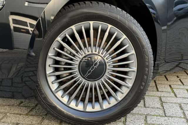 Fiat 500e (2023) thumbnail 2
