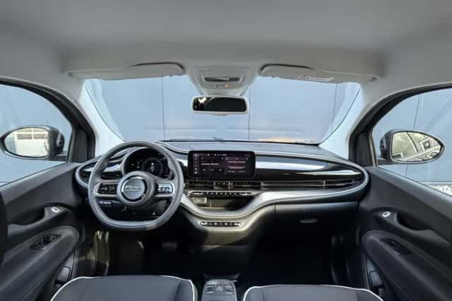 Fiat 500e (2023) thumbnail 4