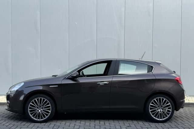 Alfa Romeo Giulietta (2014) thumbnail 3