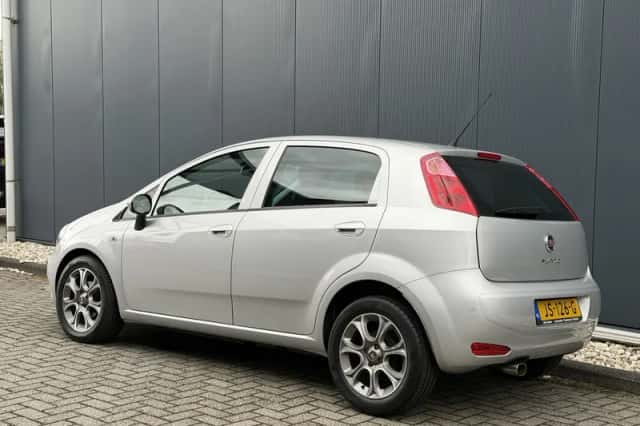 Fiat Punto (2016) thumbnail 3