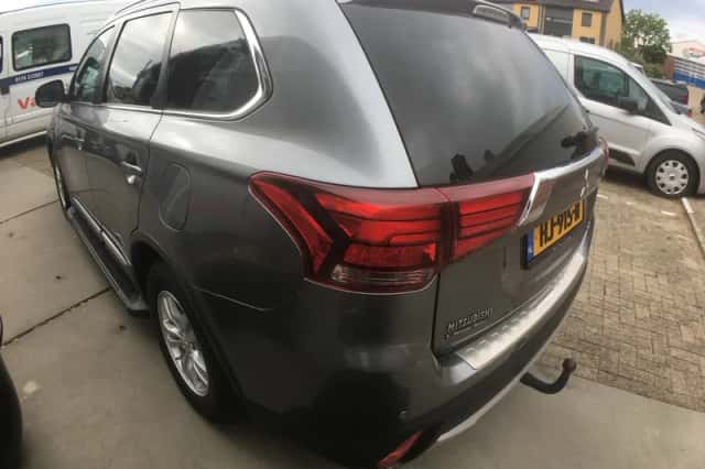Mitsubishi Outlander (2015) thumbnail 4