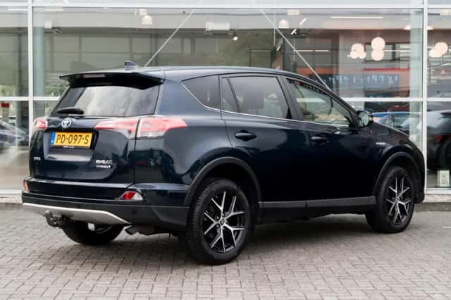 Toyota RAV4 (2017) thumbnail 2