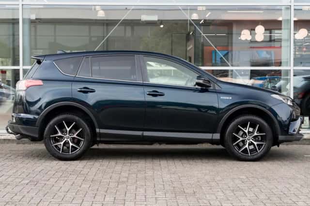 Toyota RAV4 (2017) thumbnail 3