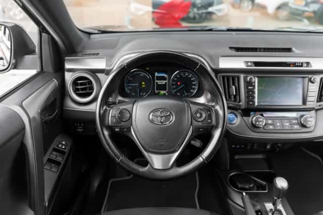 Toyota RAV4 (2017) thumbnail 5