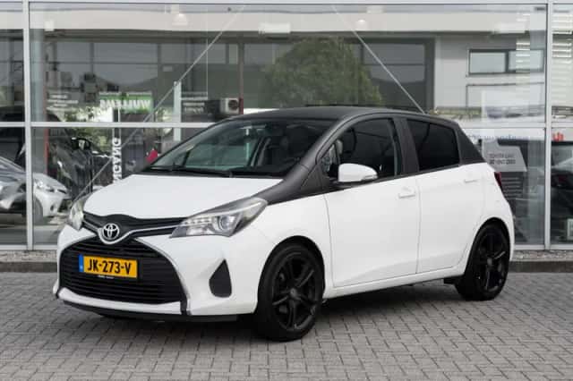 Toyota Yaris (2016) thumbnail 1