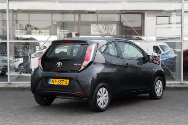 Toyota Aygo (2017) thumbnail 2