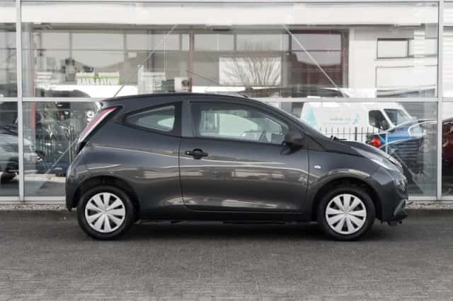 Toyota Aygo (2017) thumbnail 3