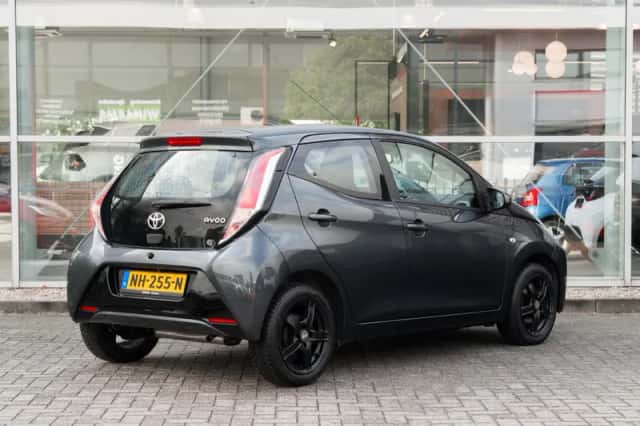 Toyota Aygo (2017) thumbnail 2