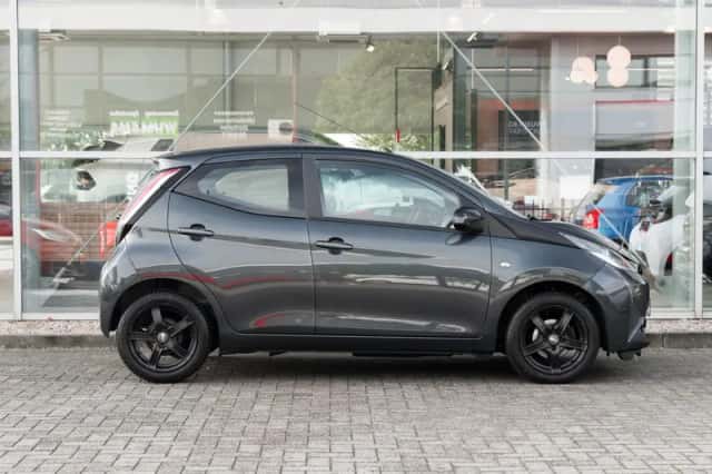 Toyota Aygo (2017) thumbnail 3