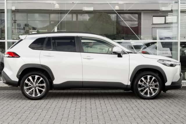 Toyota Corolla Cross (2024) thumbnail 3