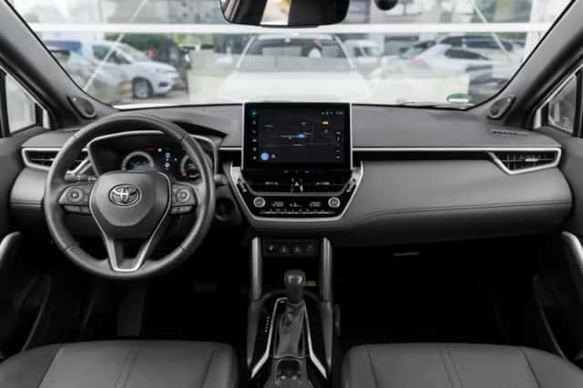 Toyota Corolla Cross (2024) thumbnail 4